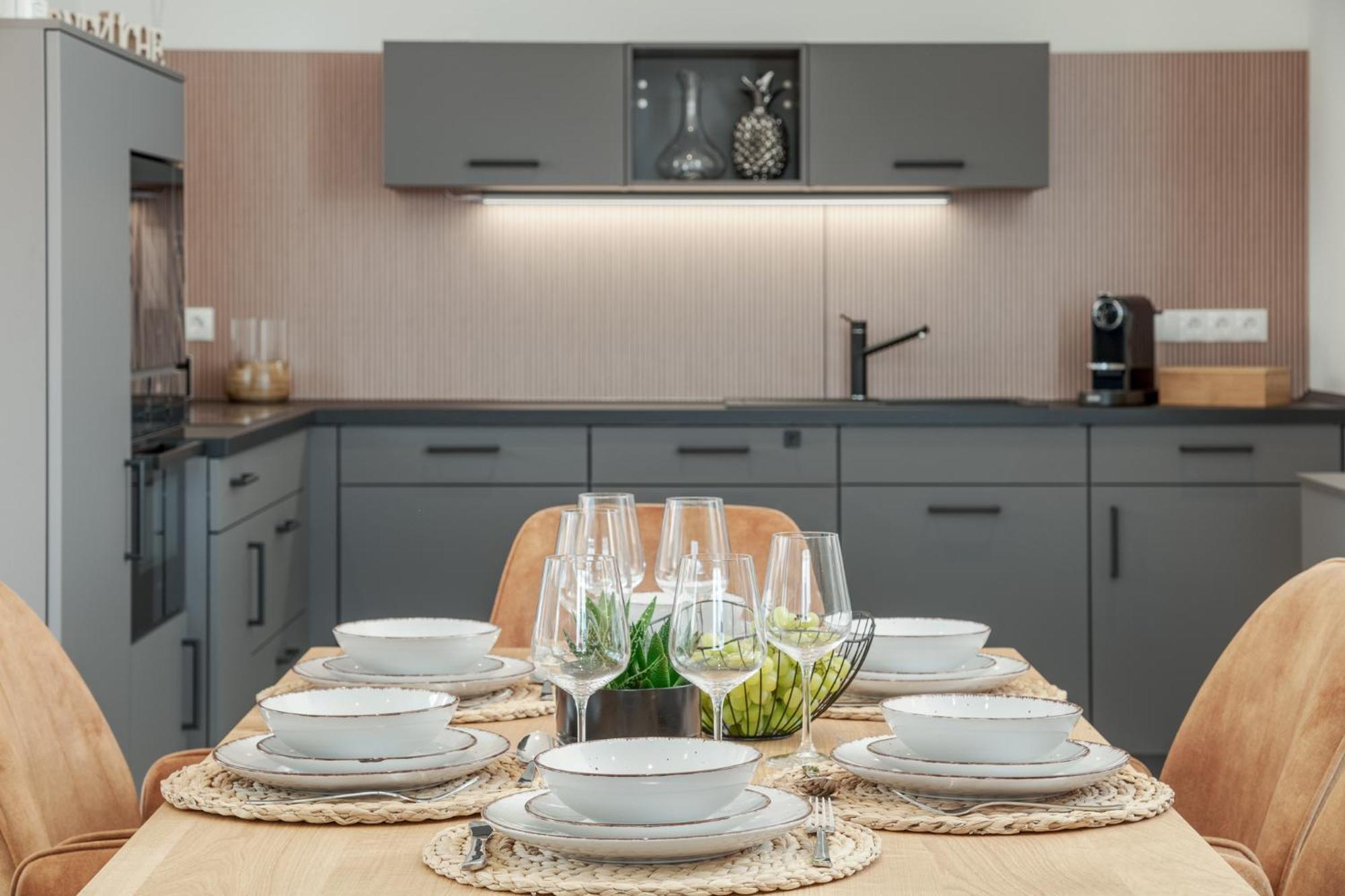 Fenjoy: Ferienapartment In Neubau / Balkon / Bbq 베르나우암히엠지 외부 사진